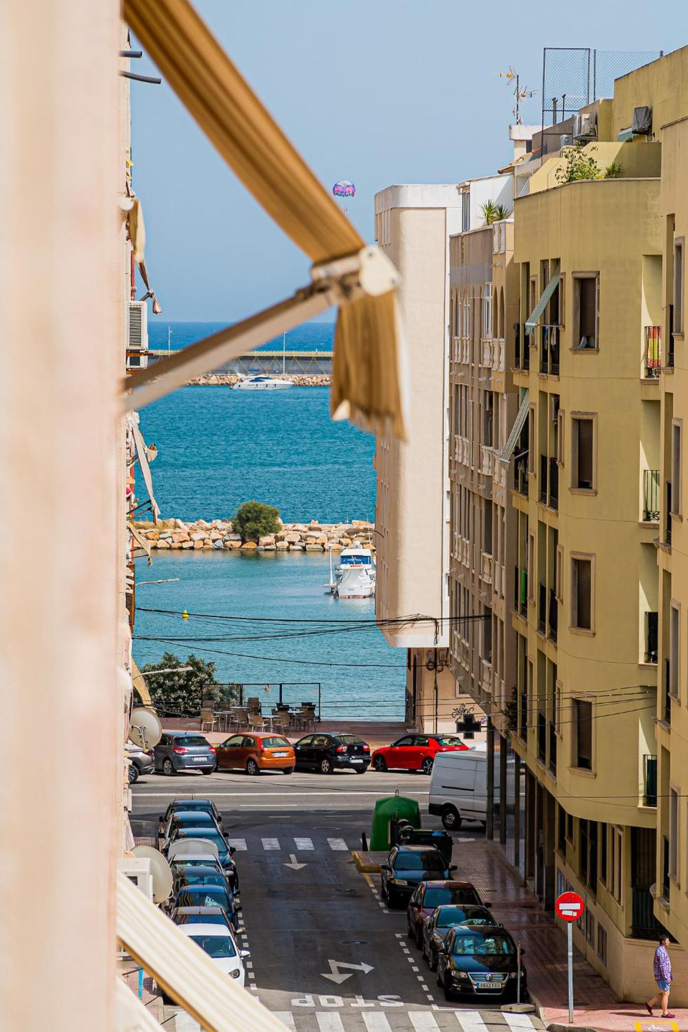 Modern apartment-beach-Aceqion-Torrevieja PMT18 view 5