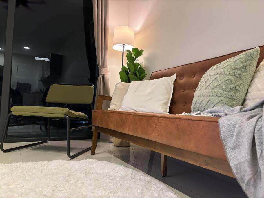 Comfort Living at Country Garden Central Park 1-4pax