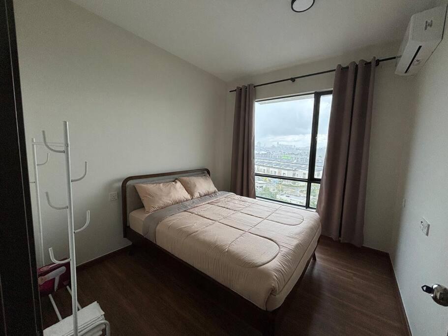 Comfort Living at Country Garden Central Park 1-4pax