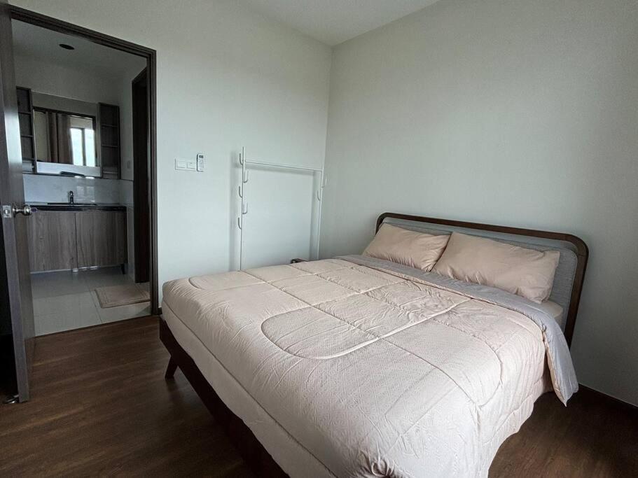 Comfort Living at Country Garden Central Park 1-4pax