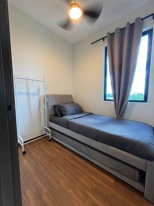 Comfort Living at Country Garden Central Park 1-4pax