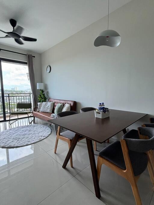 Comfort Living at Country Garden Central Park 1-4pax