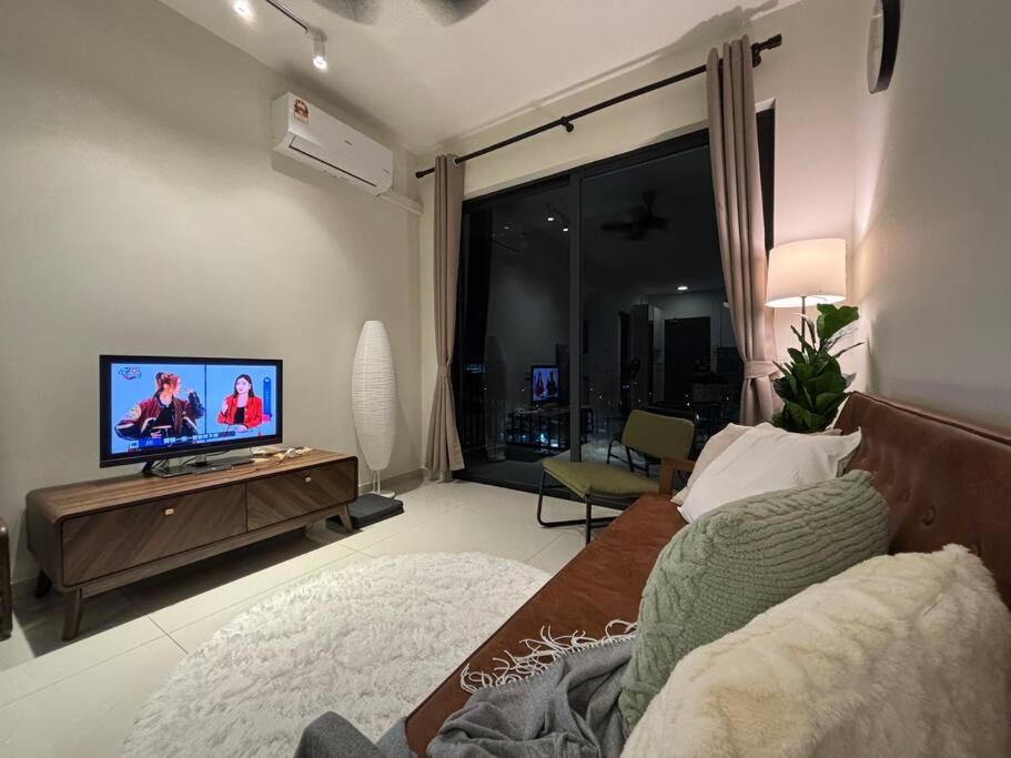 Comfort Living at Country Garden Central Park 1-4pax