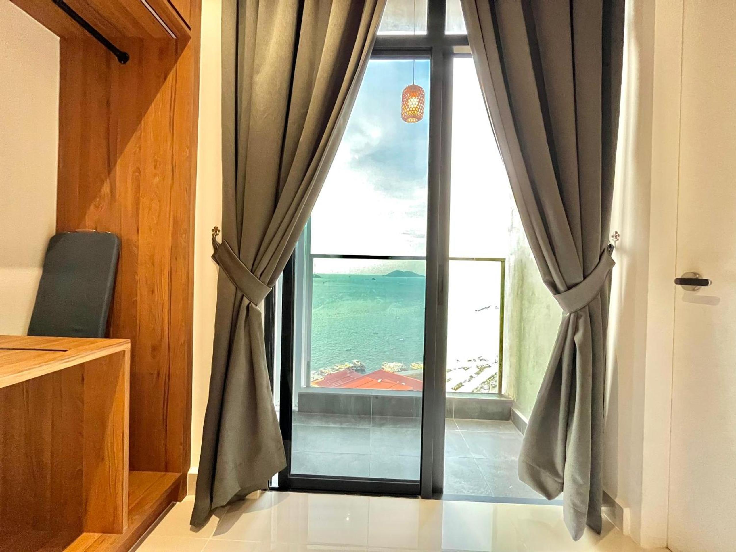 Covesign Suite, The Shore Kota Kinabalu City Centre photo 5