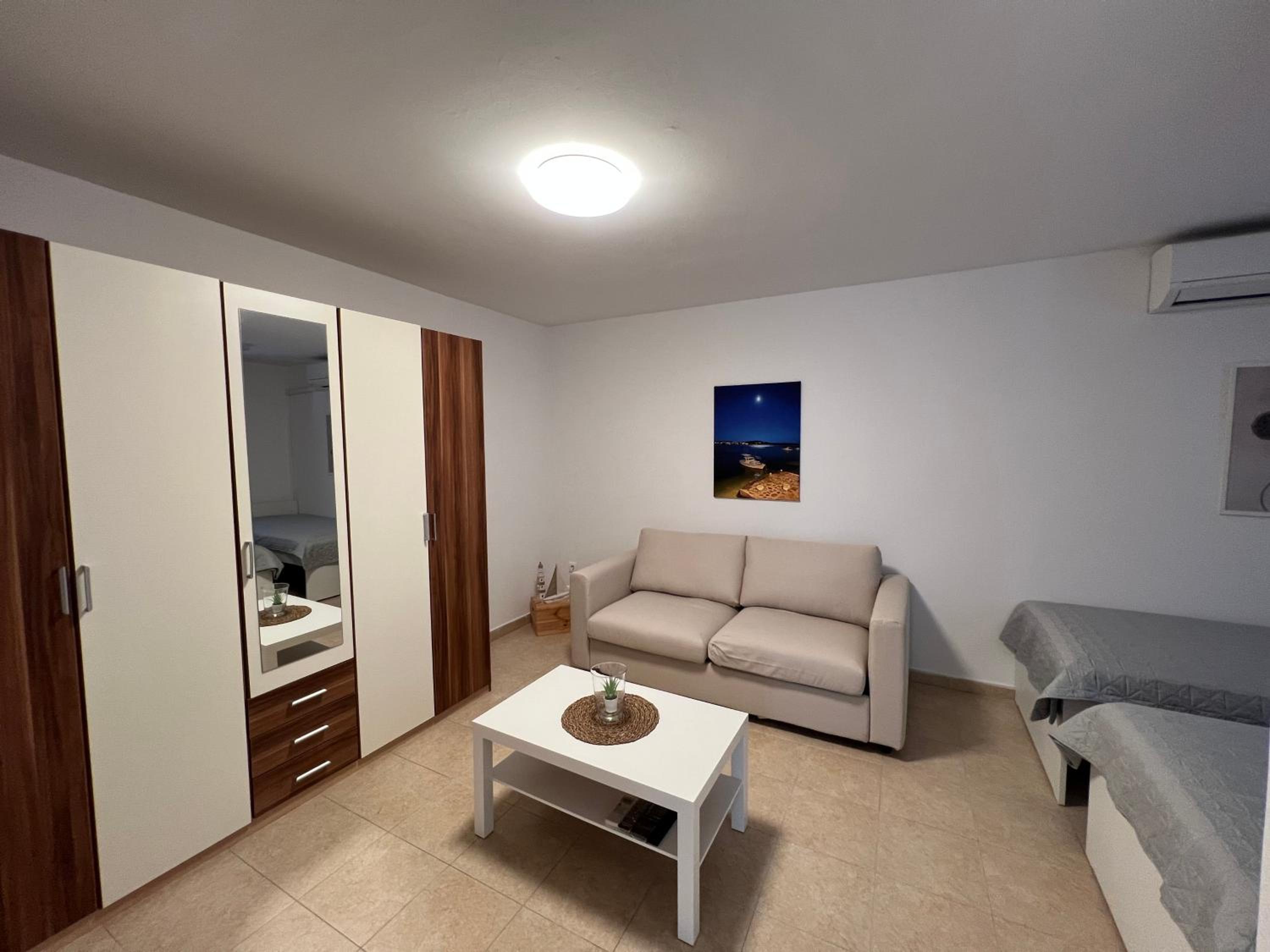 Laguna Apartments