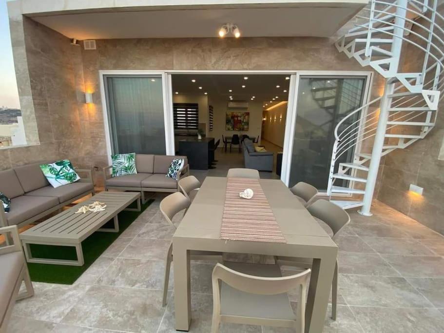 Yellow Hill Penthouse