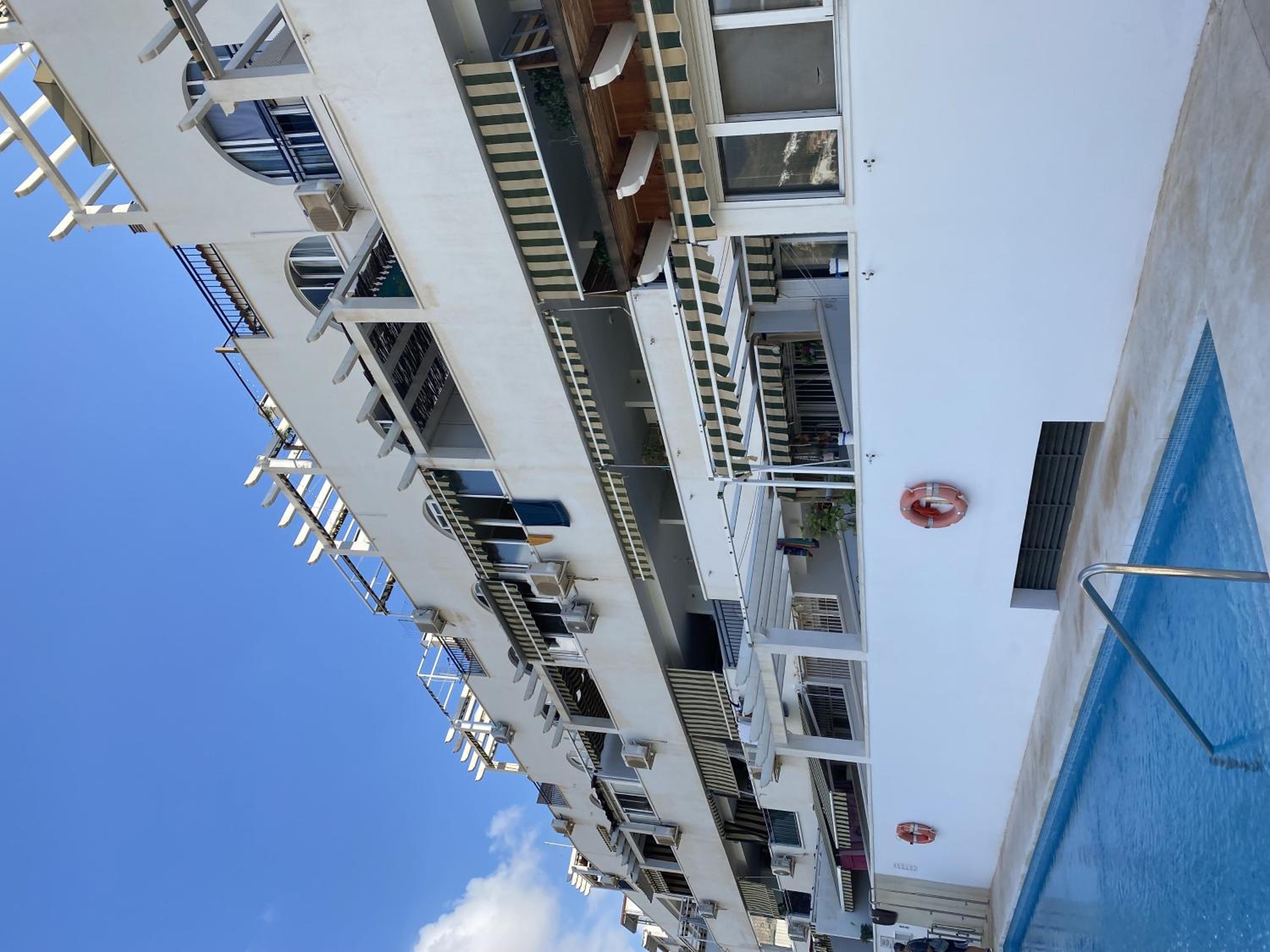 Acogedor apartamento con piscina en Benalmádena.