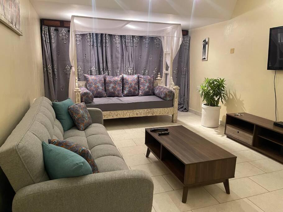 Ukunda Vacations - Golden Beachfront Apartment Diani - Property Image 2