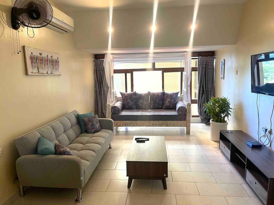 Ukunda Vacations - Golden Beachfront Apartment Diani - Property Image 2