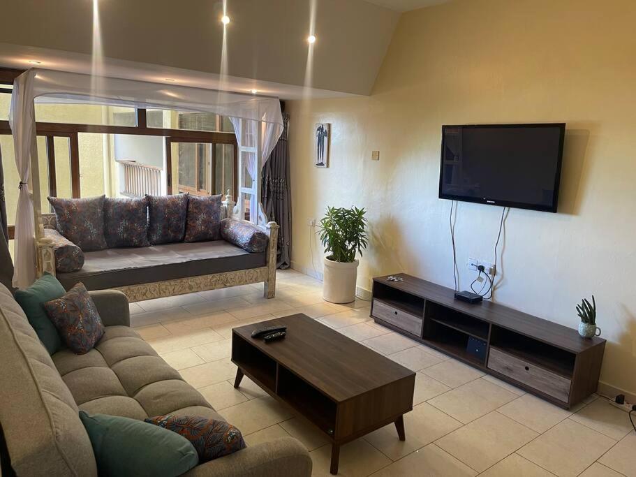 Ukunda Vacations - Golden Beachfront Apartment Diani - Property Image 3