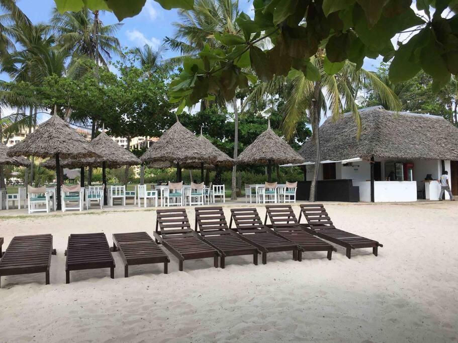 Ukunda Vacations - Golden Beachfront Apartment Diani - Property Image 7