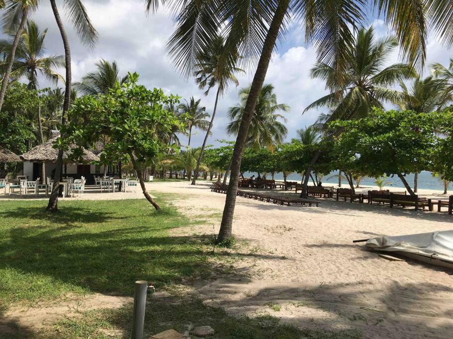 Ukunda Vacations - Golden Beachfront Apartment Diani - Property Image 9