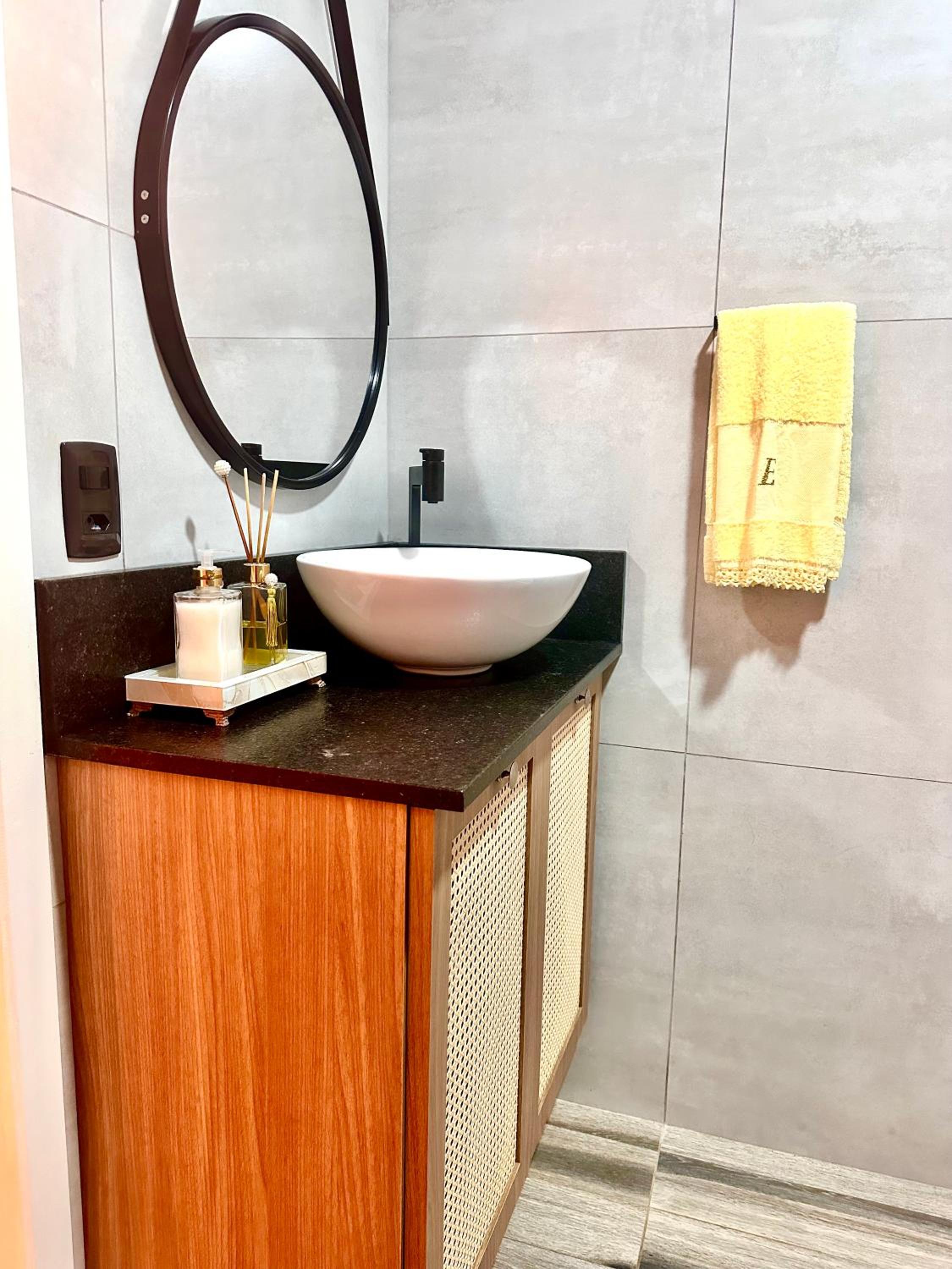 La vita hospedaria studio amarelo