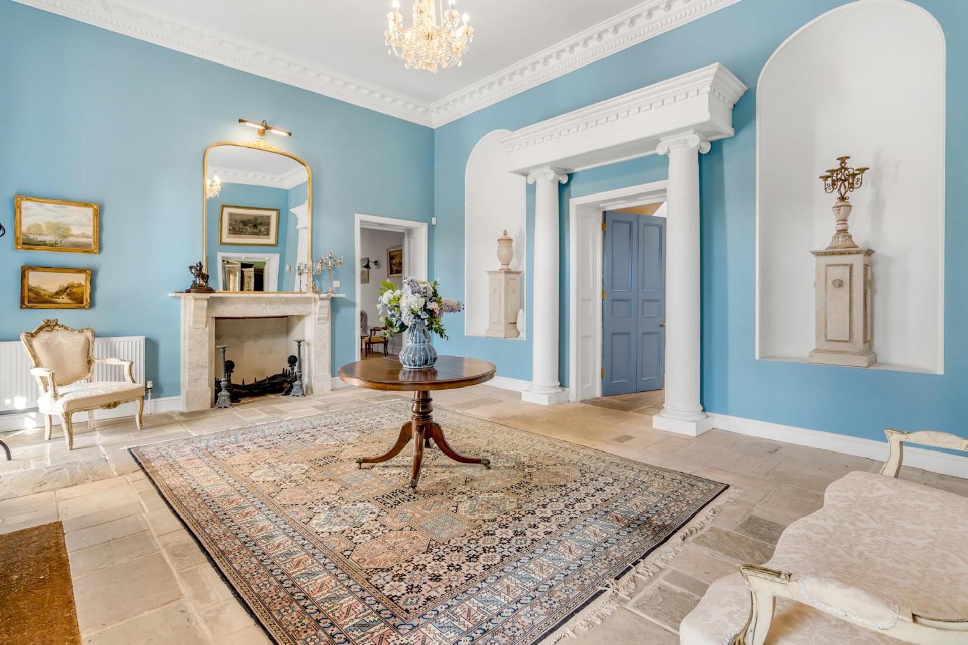 Beccles Georgian Mansion l 9 Bedrooms, Hot Tub & Parkland