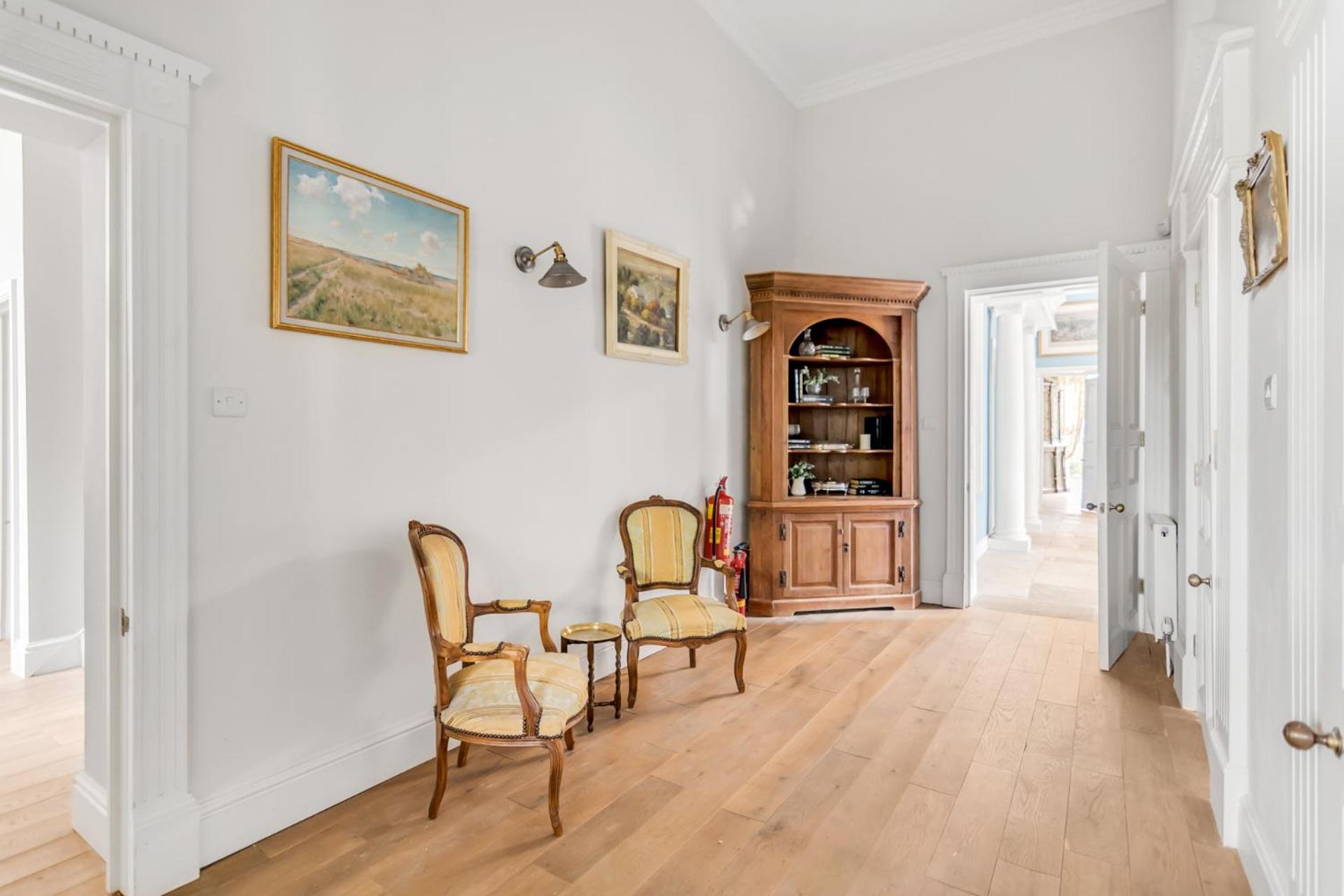 Beccles Georgian Mansion l 9 Bedrooms, Hot Tub & Parkland