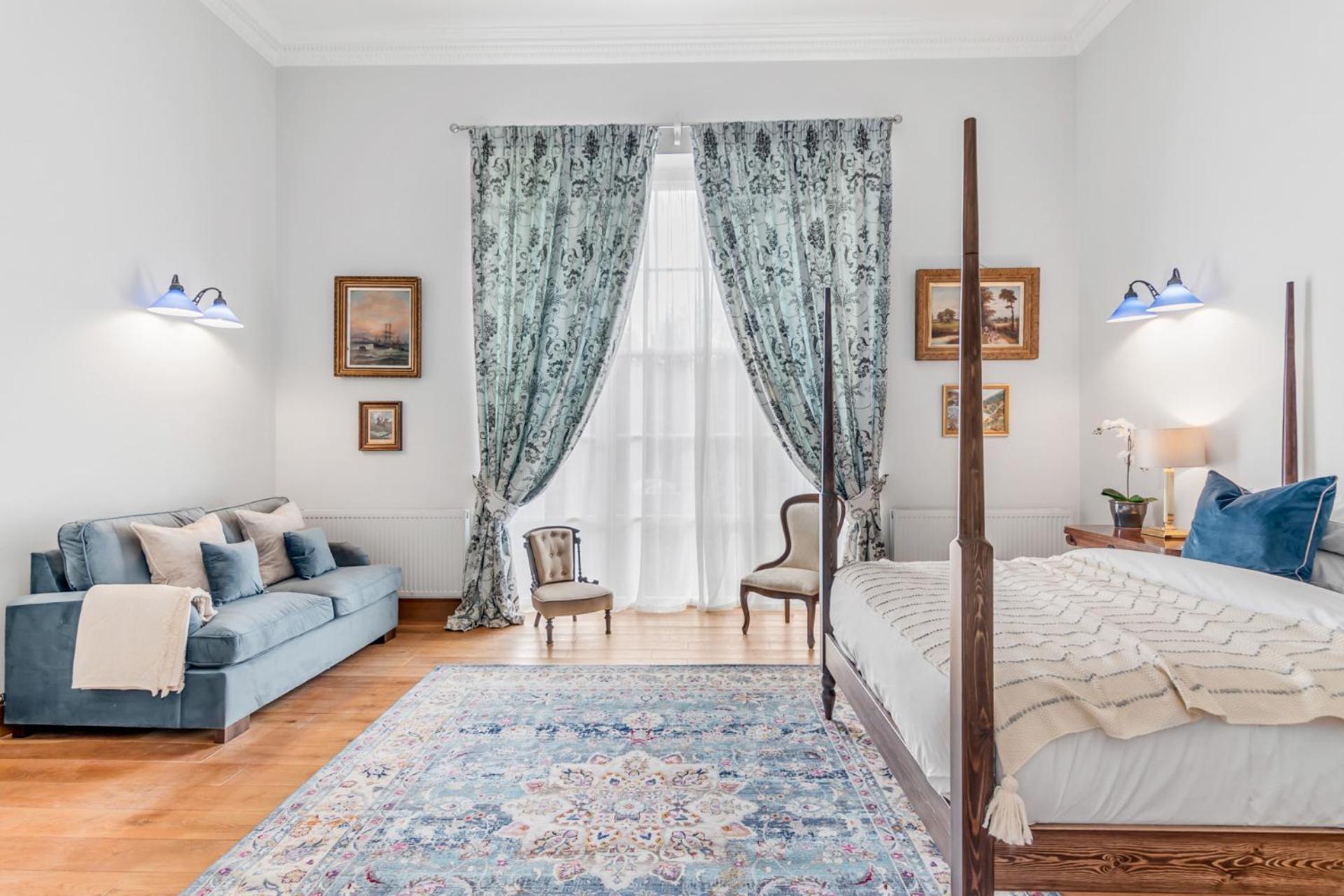 Beccles Georgian Mansion l 9 Bedrooms, Hot Tub & Parkland