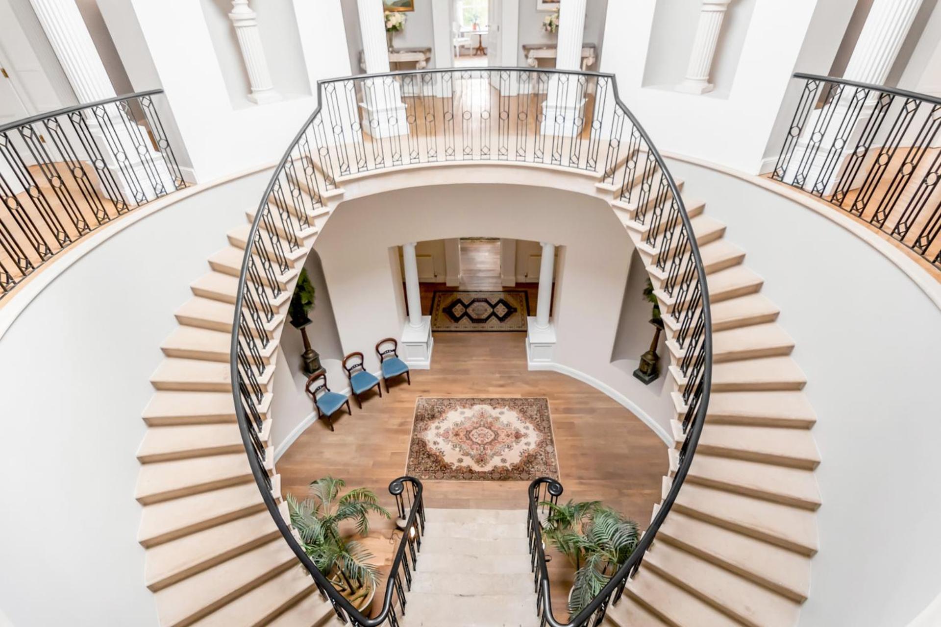 Beccles Georgian Mansion l 9 Bedrooms, Hot Tub & Parkland