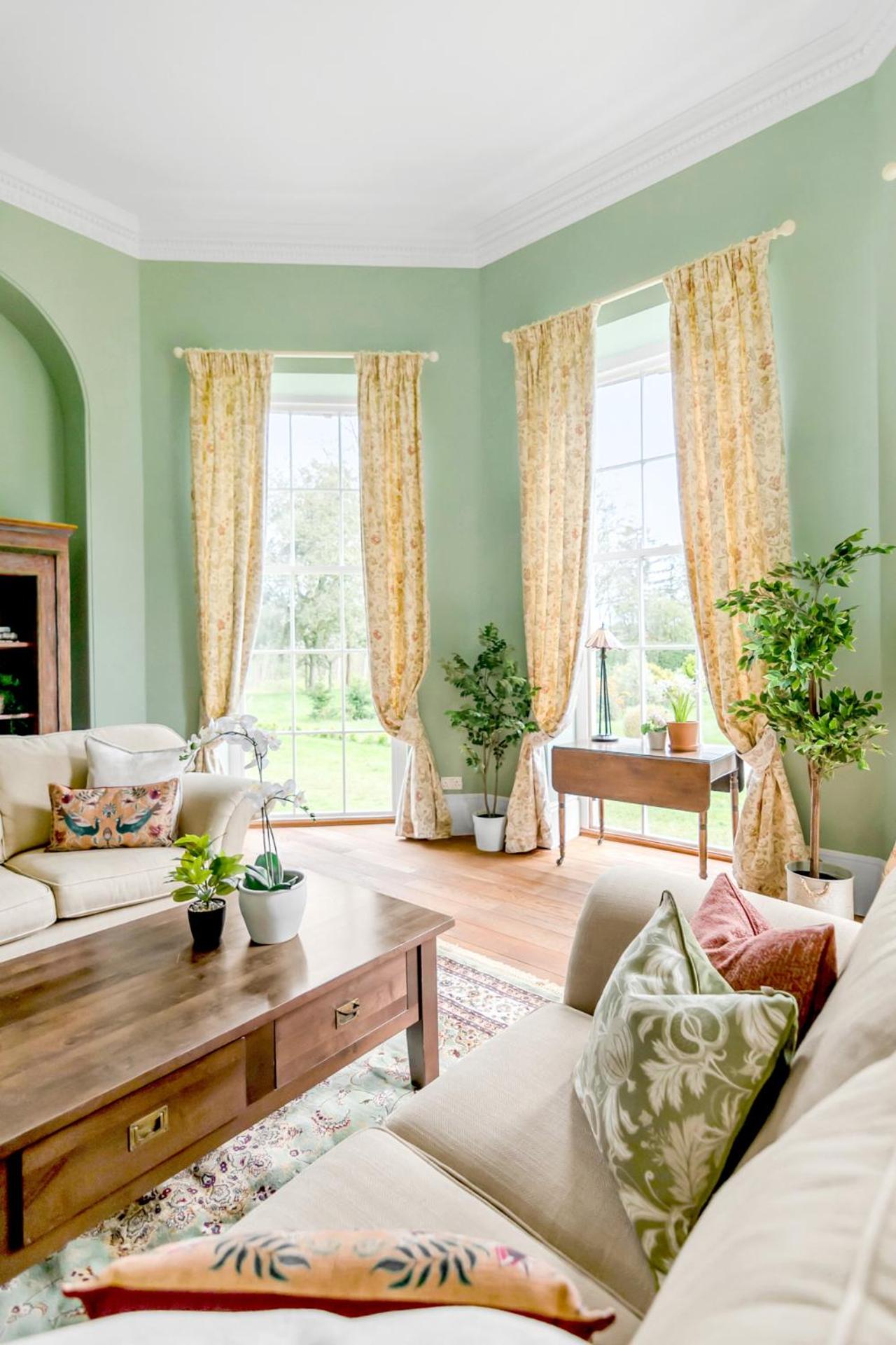 Beccles Georgian Mansion l 9 Bedrooms, Hot Tub & Parkland