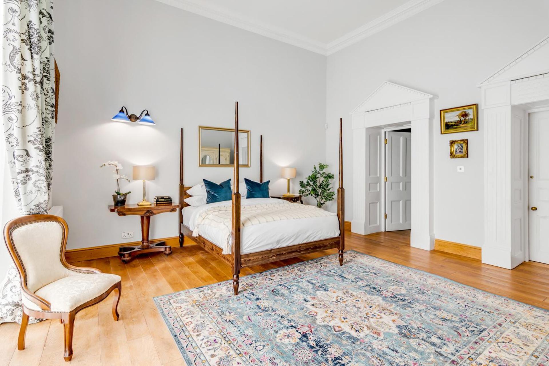 Beccles Georgian Mansion l 9 Bedrooms, Hot Tub & Parkland