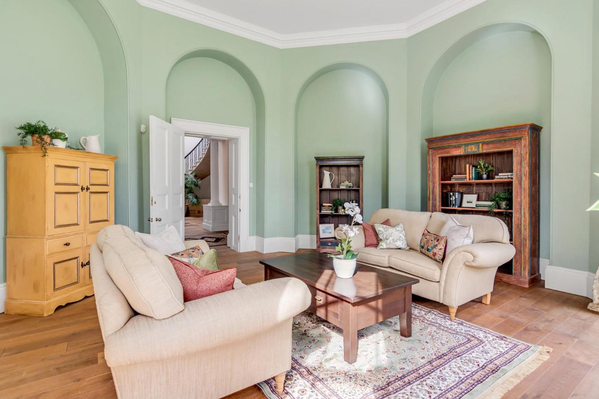 Beccles Georgian Mansion l 9 Bedrooms, Hot Tub & Parkland