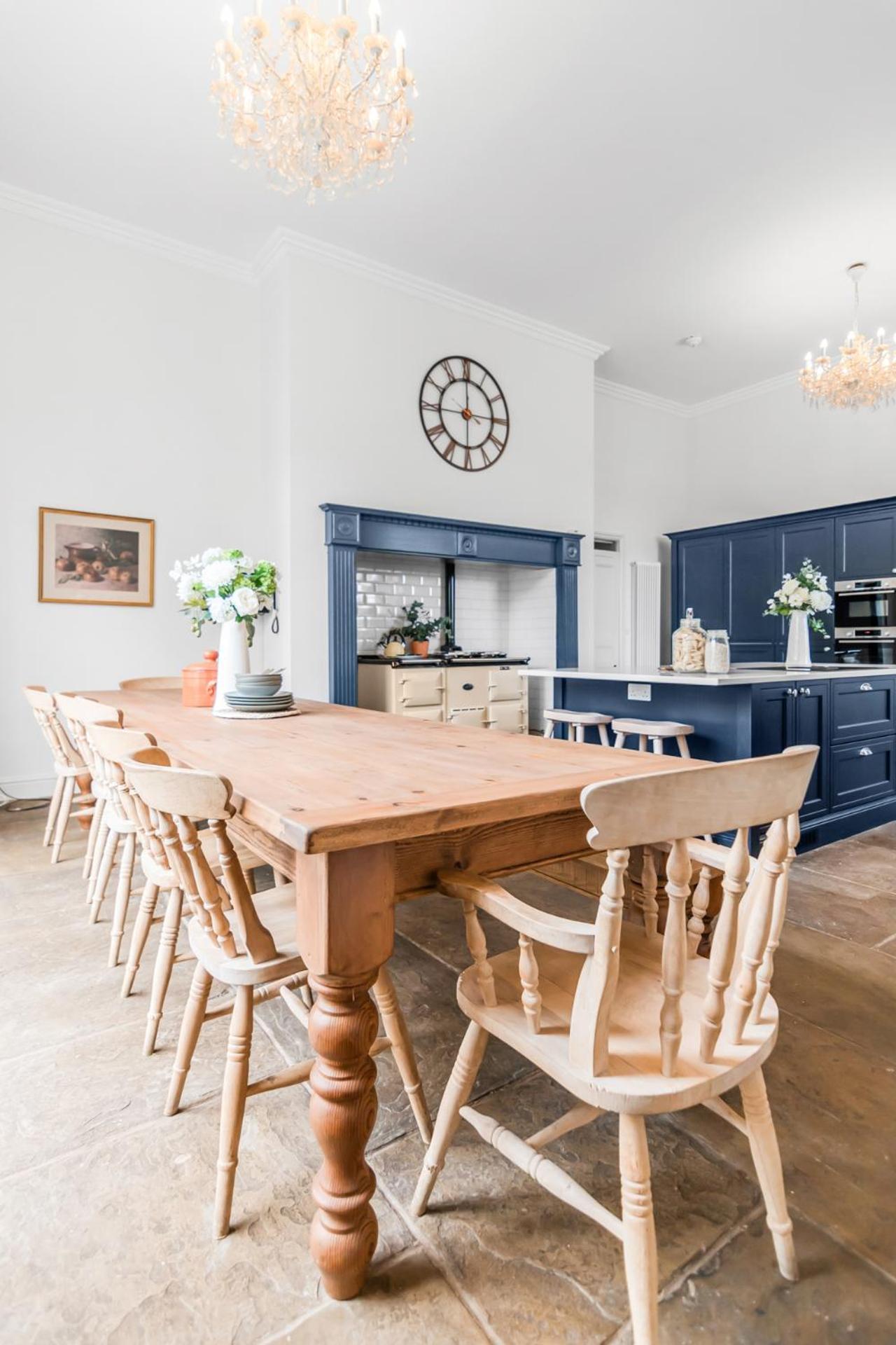 Beccles Georgian Mansion l 9 Bedrooms, Hot Tub & Parkland