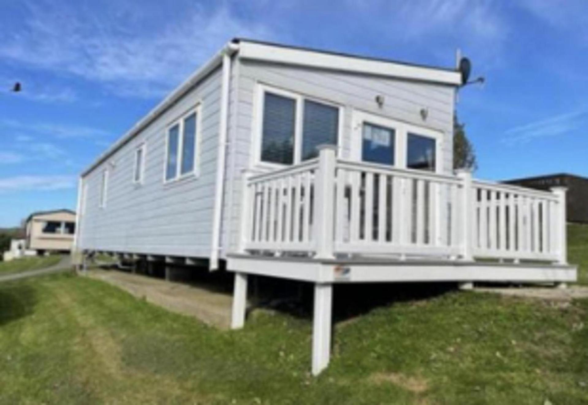 Inviting 2-Bed Caravan on Combe Haven Holiday Park view 5