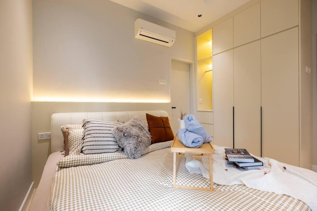 Little Smiley Flower Majestic Maxim 2BR 夜市中文房东Mrt