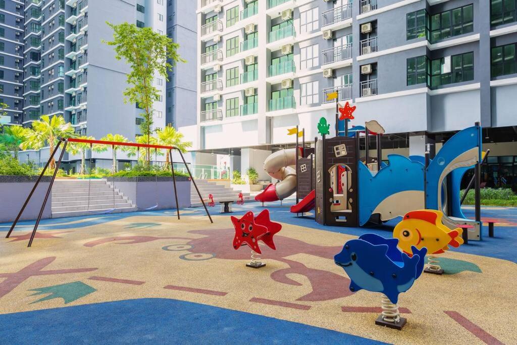 Little Smiley Flower Majestic Maxim 2BR 夜市中文房东Mrt