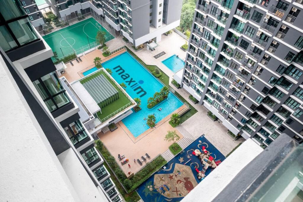 Little Smiley Flower Majestic Maxim 2BR 夜市中文房东Mrt