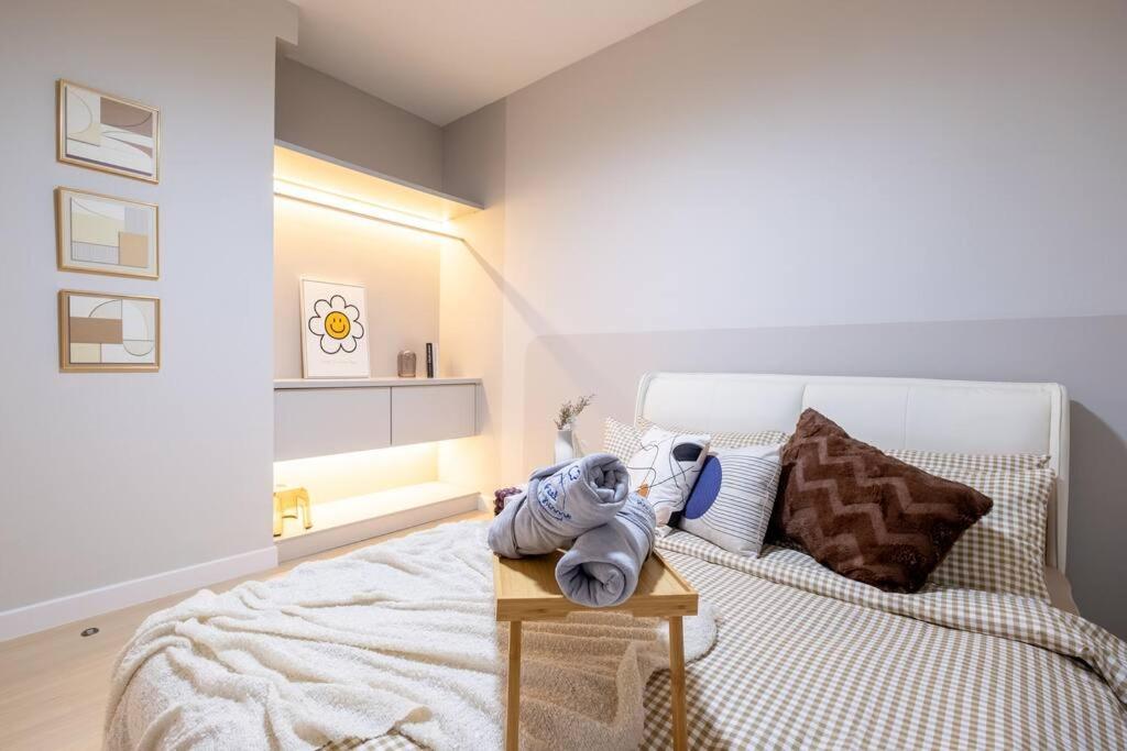 Little Smiley Flower Majestic Maxim 2BR 夜市中文房东Mrt