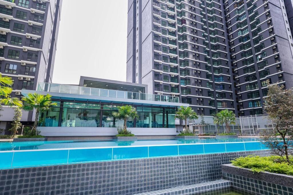 Little Smiley Flower Majestic Maxim 2BR 夜市中文房东Mrt