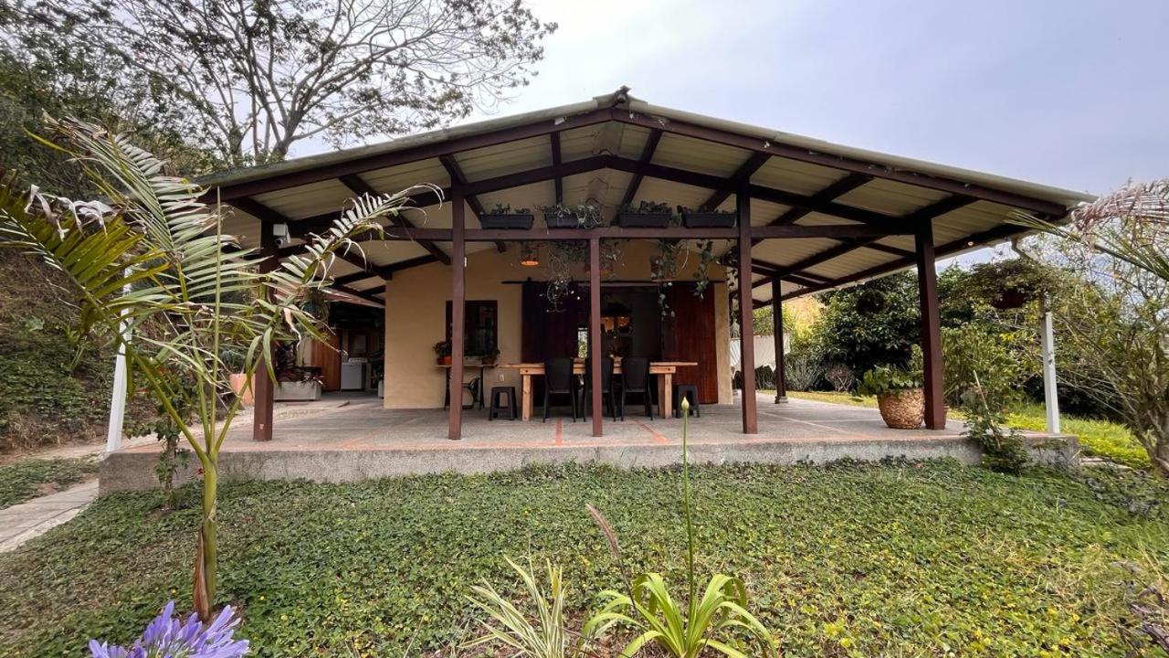 Casa Nutabe - Casa de Campo en Girardota cerca a Medellín