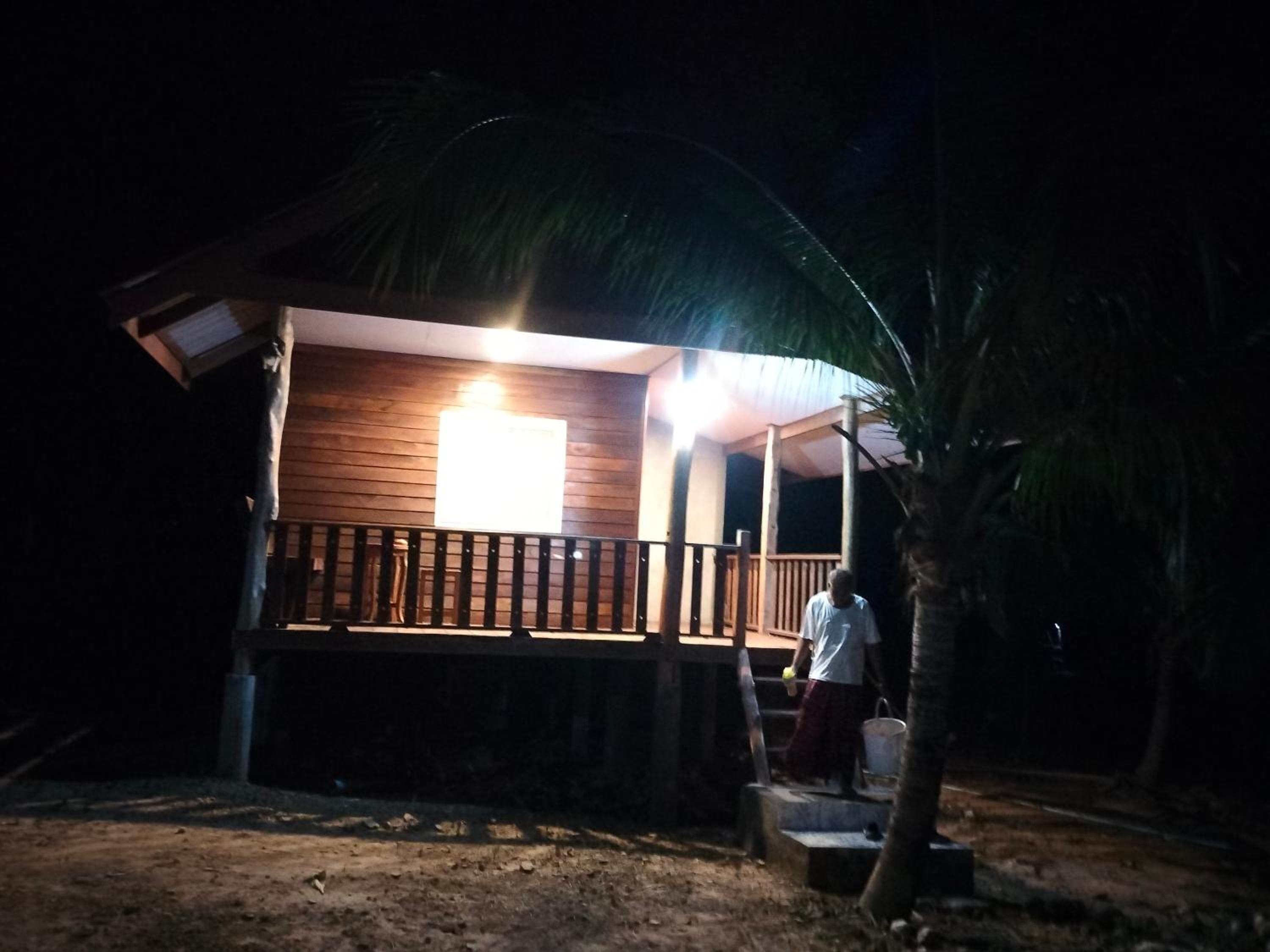 ฟาดิลบังกะโล Fadel bungalow