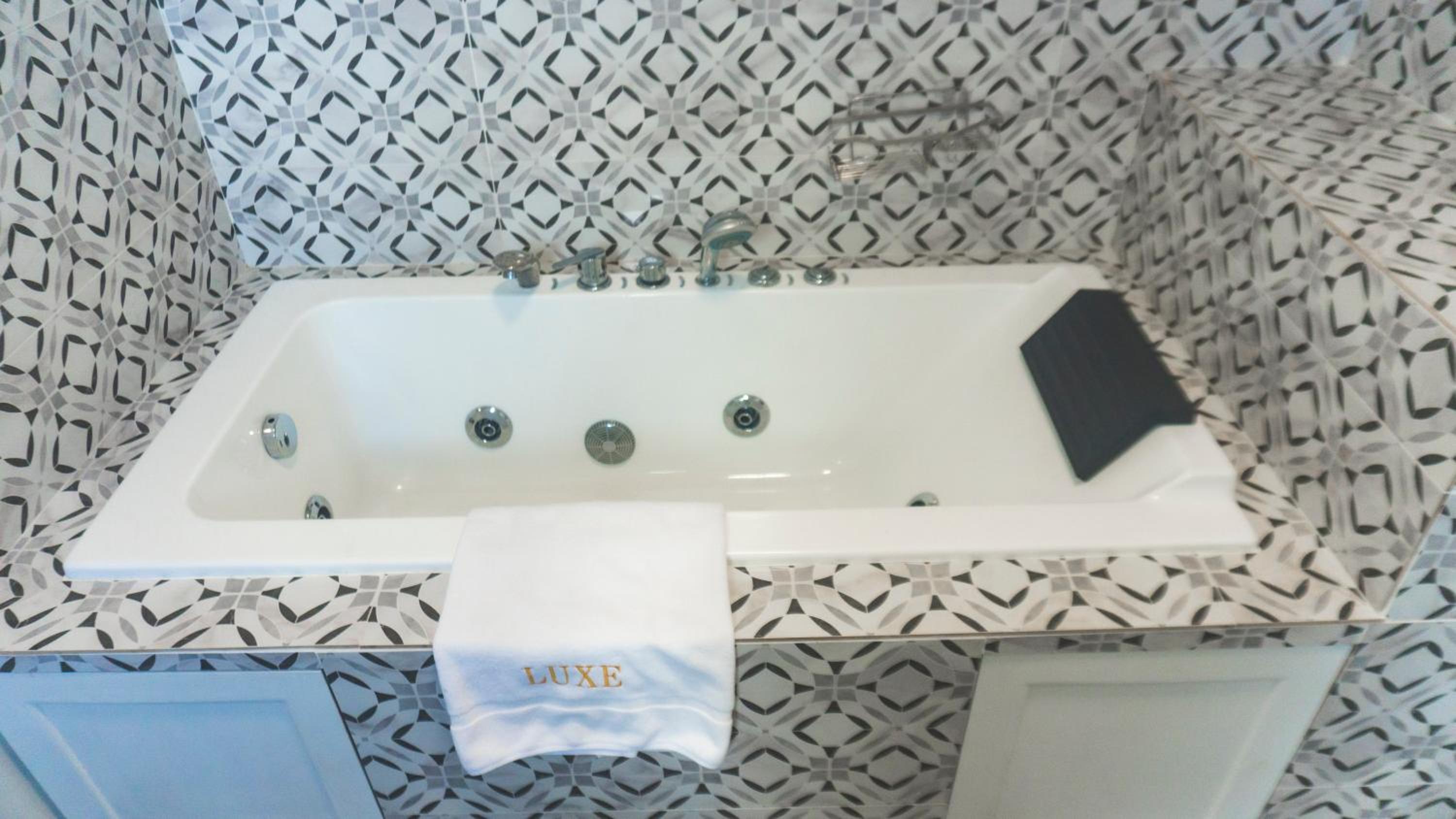 LUXE MORDERN RESIDENTIAL LIVING INC. view 4