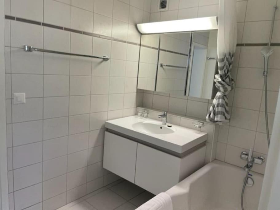 Beautiful, quite and very central 2 bedroom flat (Sky6)