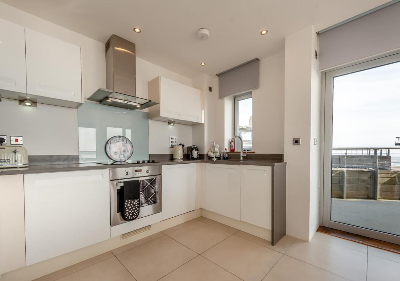 2 Bed in Tenby oc-t29060