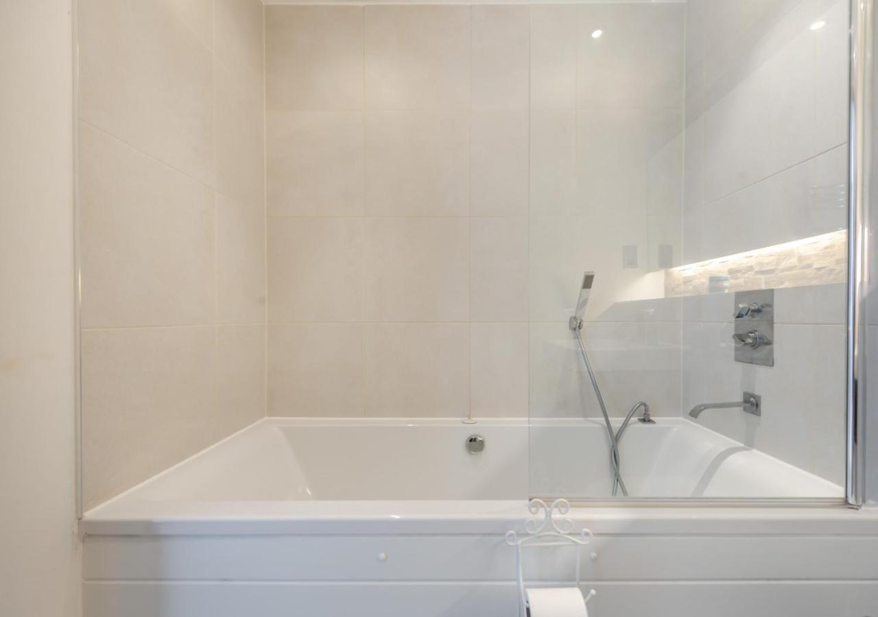 2 Bed in Tenby oc-t29060
