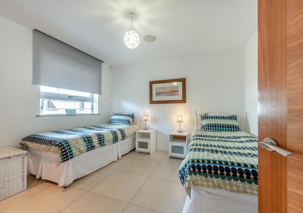 2 Bed in Tenby oc-t29060