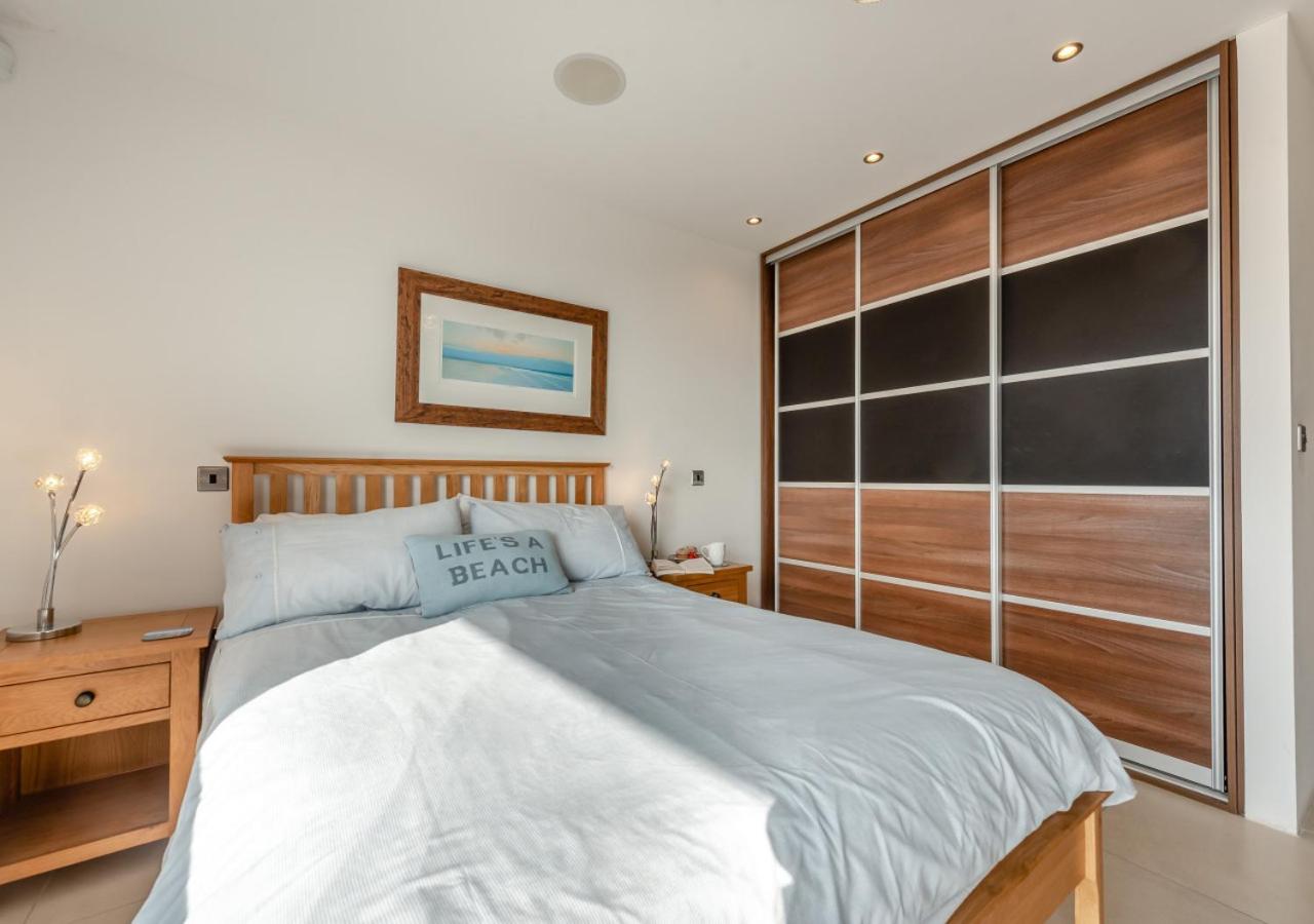 2 Bed in Tenby oc-t29060
