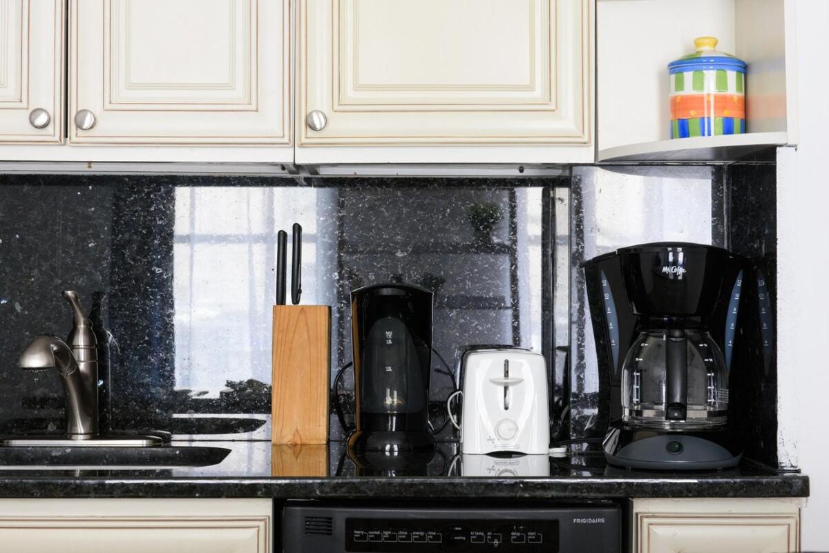 26-2B Gramercy Large 1BR WD in unit courtyard