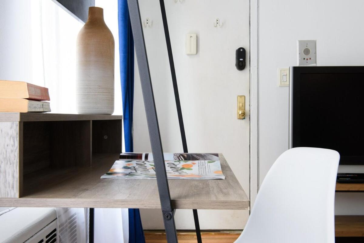 26-2B Gramercy Large 1BR WD in unit courtyard