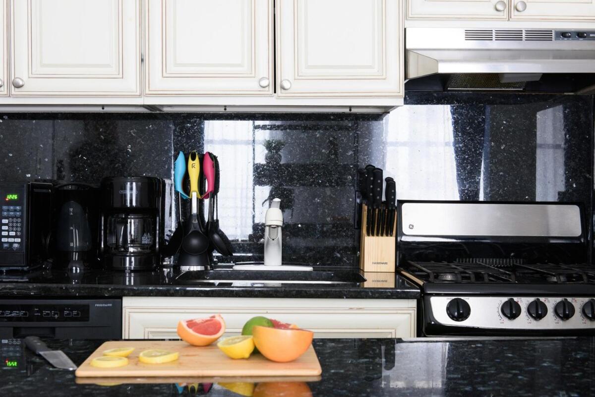 26-2B Gramercy Large 1BR WD in unit courtyard
