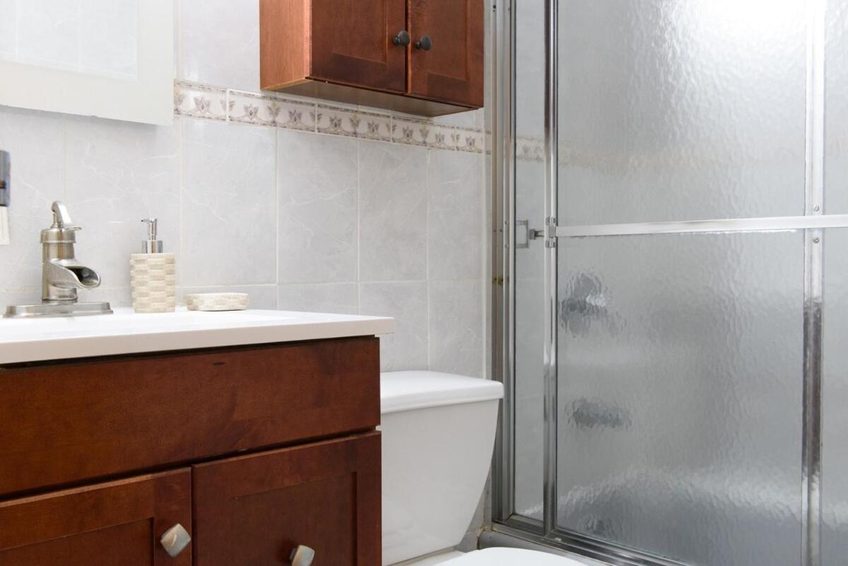 26-2B Gramercy Large 1BR WD in unit courtyard