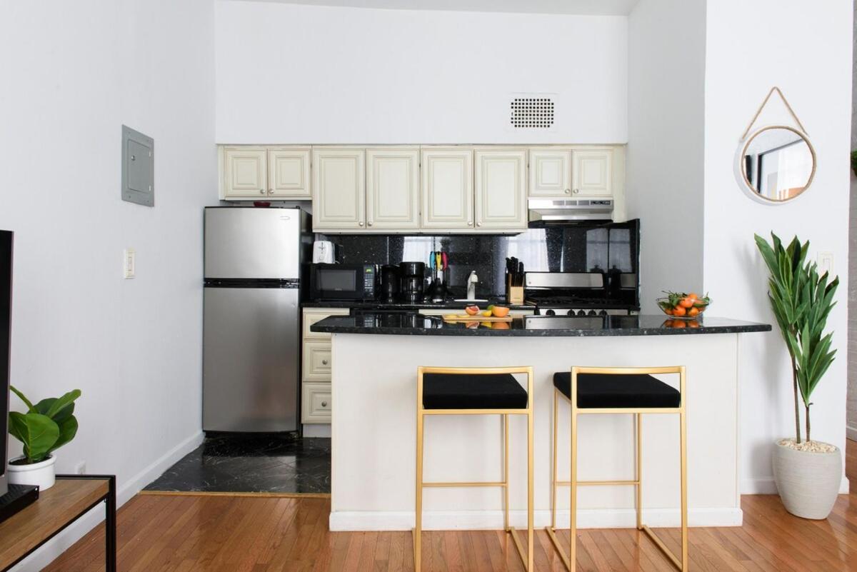 26-2B Gramercy Large 1BR WD in unit courtyard