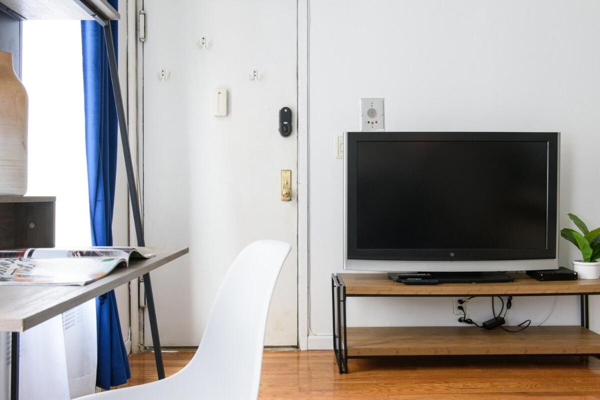 26-2B Gramercy Large 1BR WD in unit courtyard