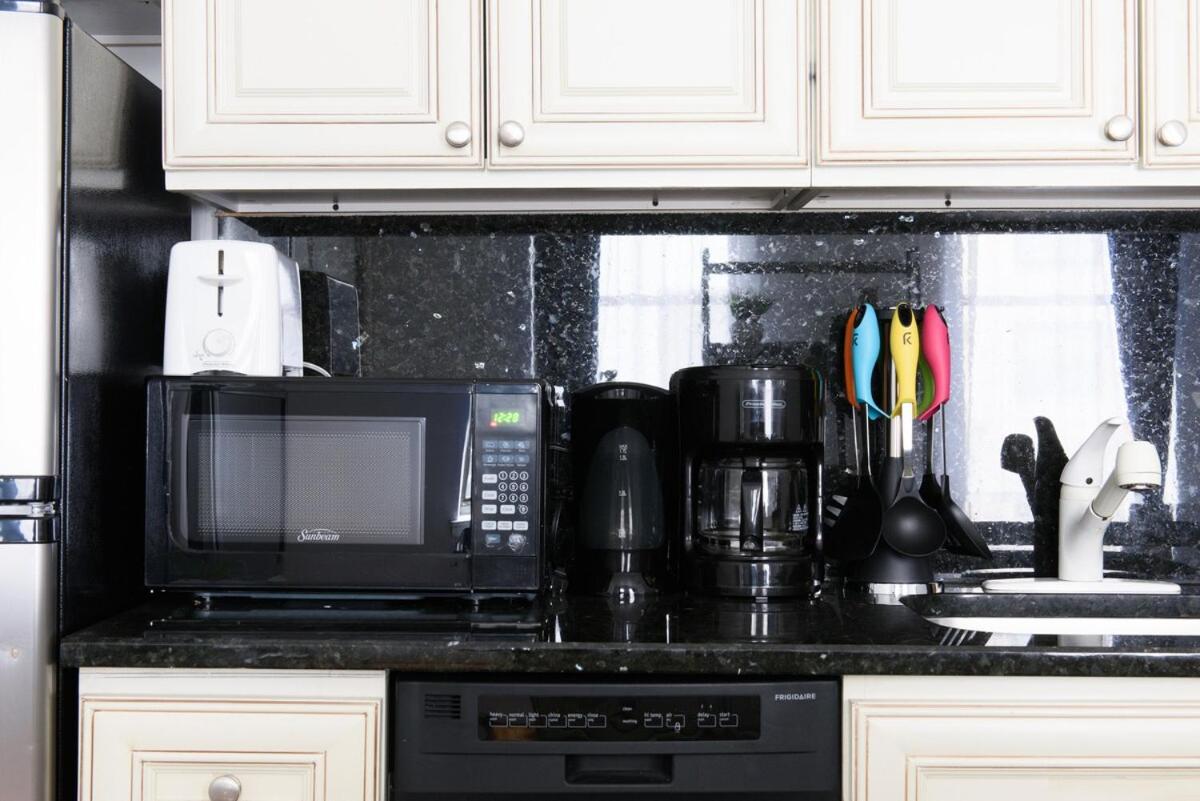 26-2B Gramercy Large 1BR WD in unit courtyard