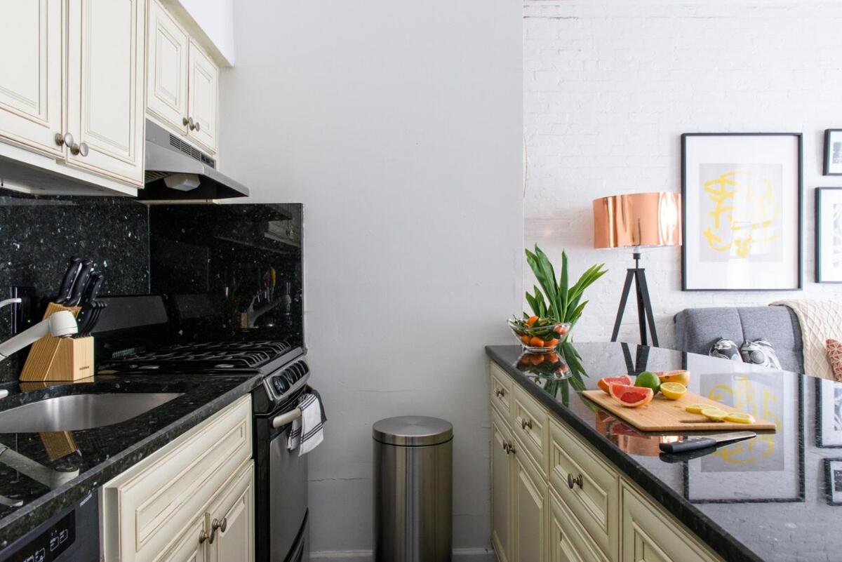 26-2B Gramercy Large 1BR WD in unit courtyard