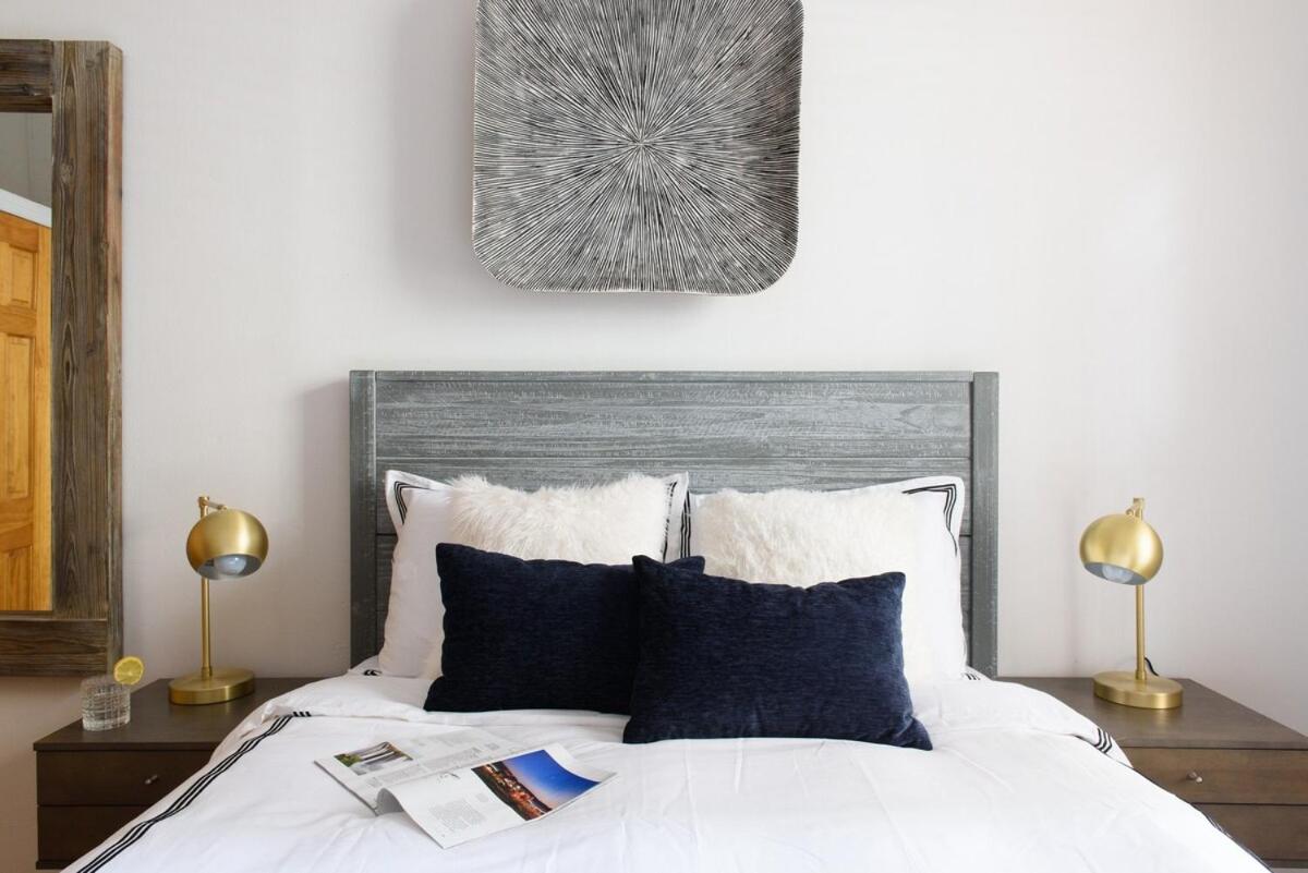 26-2B Gramercy Large 1BR WD in unit courtyard