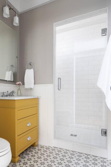 Goyke, Unwind with unmatched lakefront views view 4