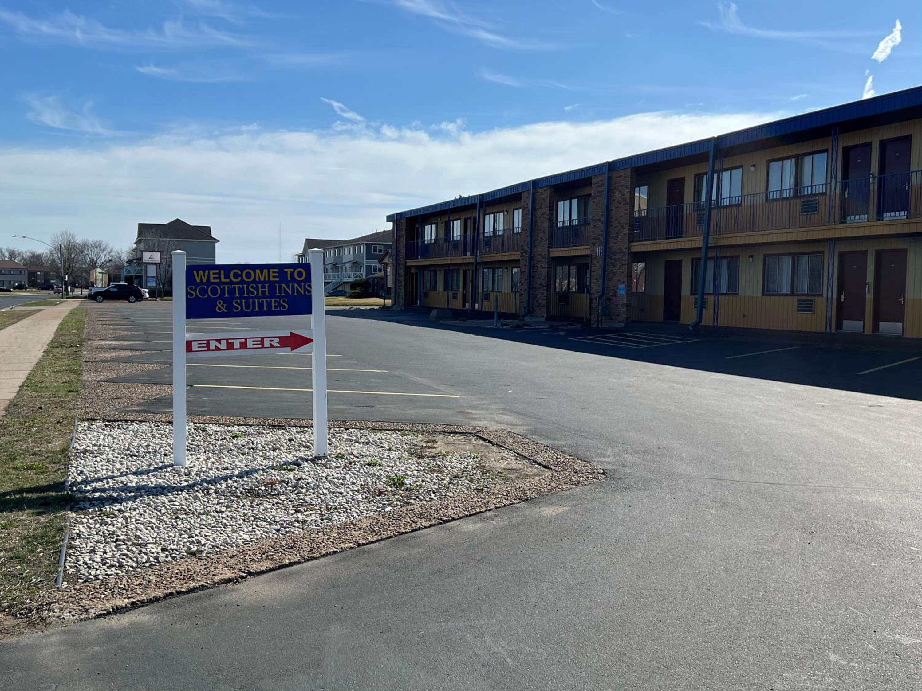 Scottish Inn & Suites - Eau Claire